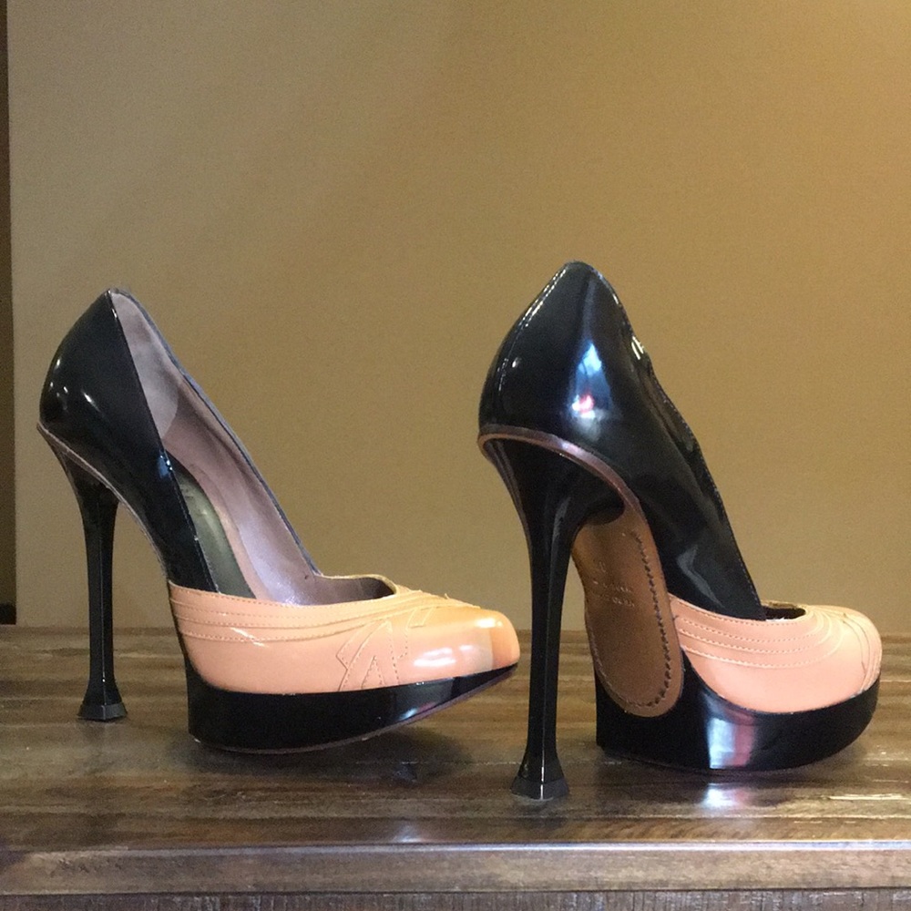 Marni size 5.5 tan and black patent leather high heels.